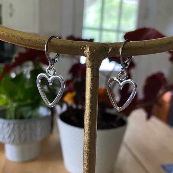 MAKE ME AND OFFER Simple Hallow Silver Metal Heart Charm Huggie Earrings - Picture 2 of 2